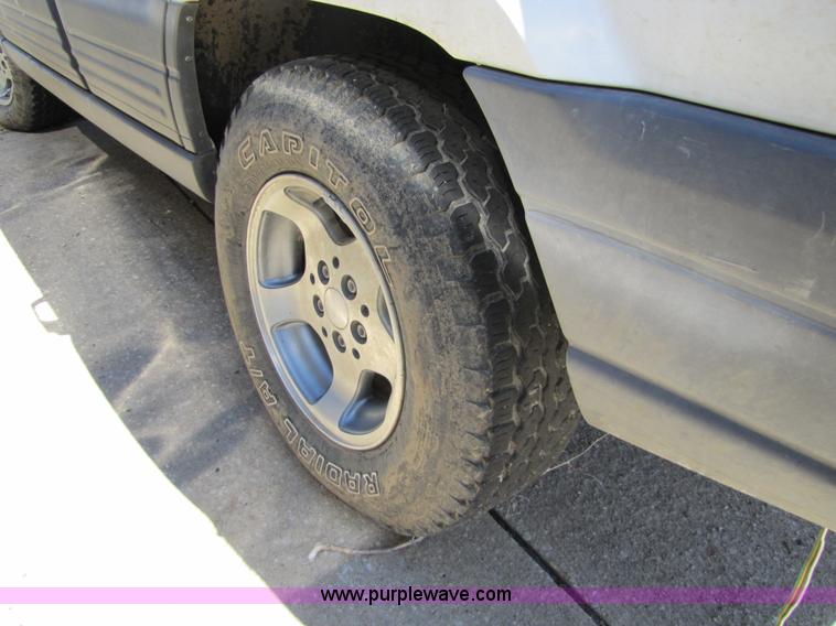 image for item 8582 1996 Jeep Grand Cherokee Laredo SUV