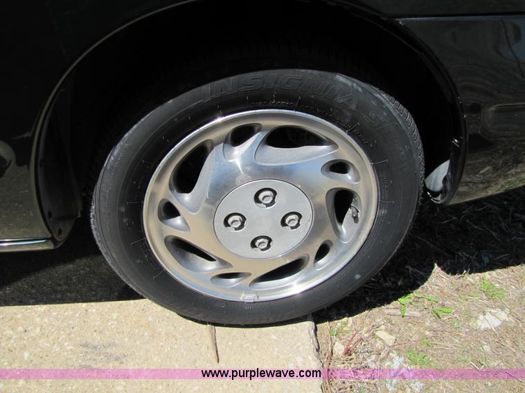 image for item 8584 1997 Saturn SC1