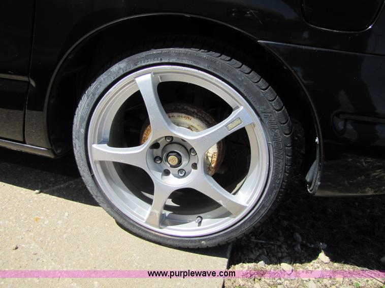 image for item 8585 1999 Saturn SC2