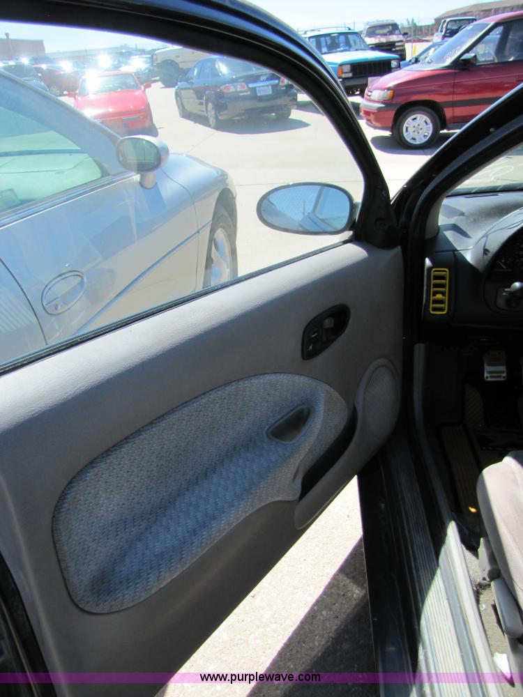 image for item 8585 1999 Saturn SC2