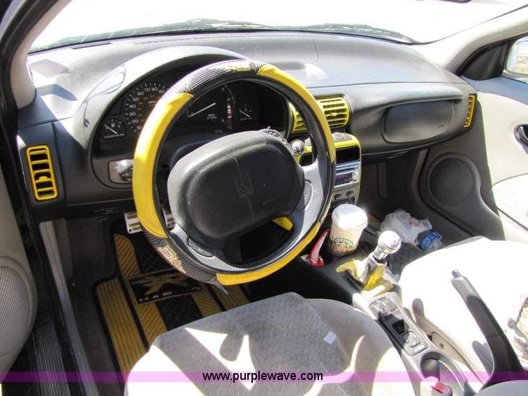 image for item 8585 1999 Saturn SC2