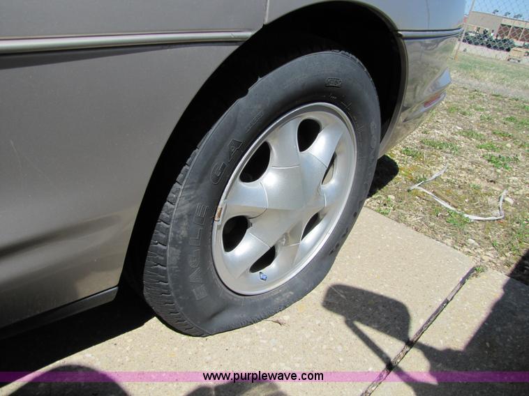 image for item 8586 1996 Oldsmobile Aurora