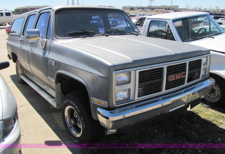 image for item 8588 1986 GMC Suburban K1500 SUV