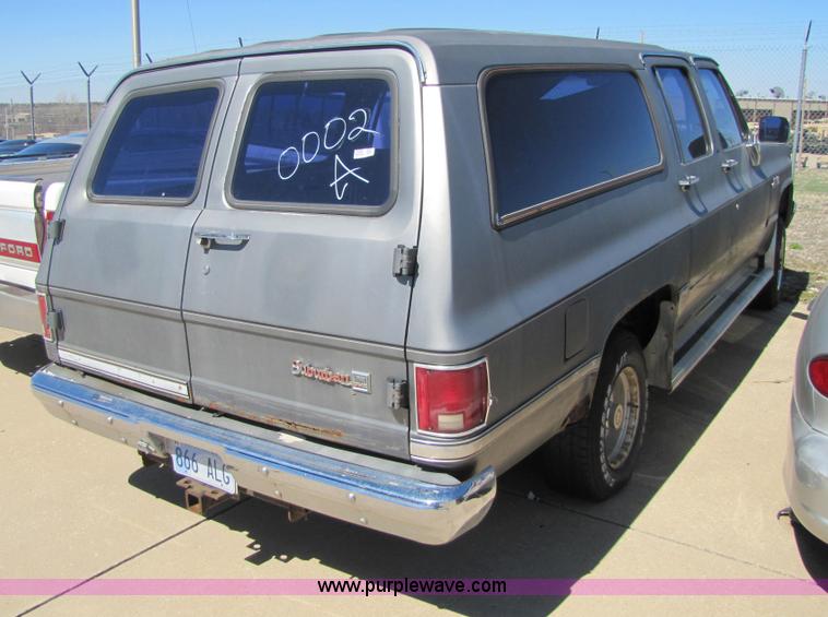 image for item 8588 1986 GMC Suburban K1500 SUV