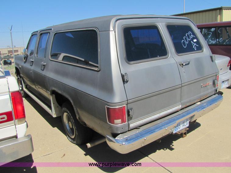 image for item 8588 1986 GMC Suburban K1500 SUV