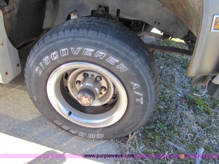 image for item 8588 1986 GMC Suburban K1500 SUV