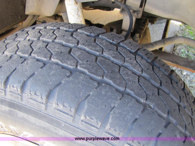 image for item 8588 1986 GMC Suburban K1500 SUV