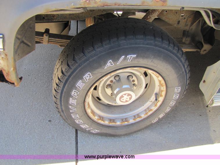 image for item 8588 1986 GMC Suburban K1500 SUV