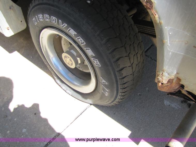 image for item 8588 1986 GMC Suburban K1500 SUV