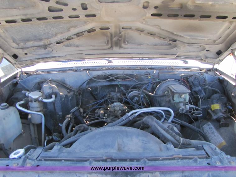 image for item 8588 1986 GMC Suburban K1500 SUV