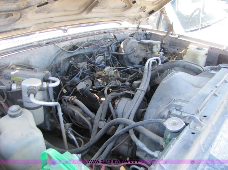 image for item 8588 1986 GMC Suburban K1500 SUV