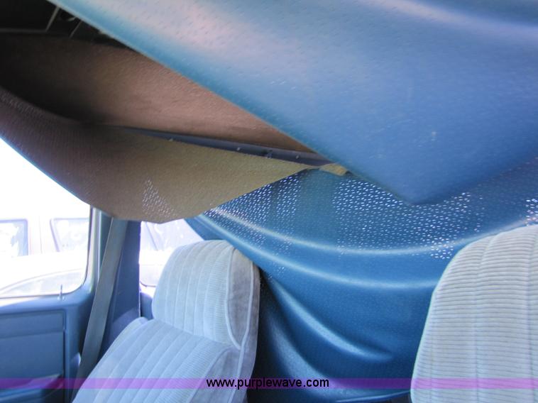 image for item 8588 1986 GMC Suburban K1500 SUV