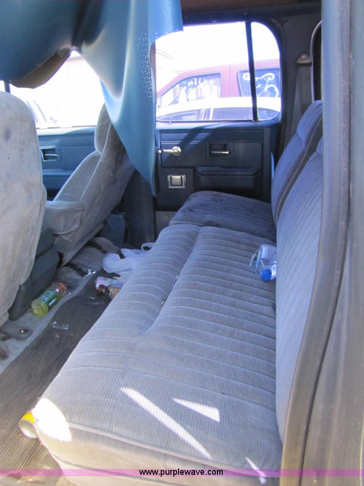 image for item 8588 1986 GMC Suburban K1500 SUV