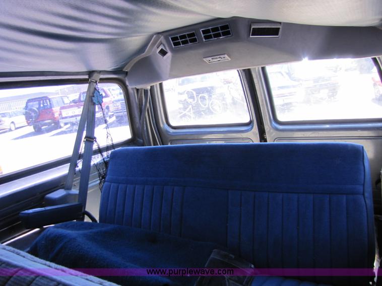 image for item 8588 1986 GMC Suburban K1500 SUV