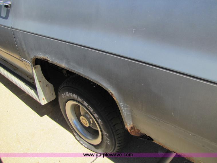 image for item 8588 1986 GMC Suburban K1500 SUV