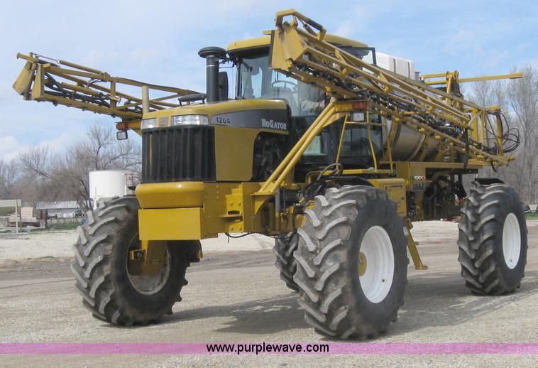 image for item 1951 2004 Ag-Chem RoGator 1264 self-propelled sprayer