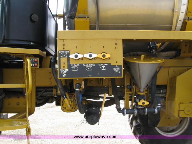 image for item 1951 2004 Ag-Chem RoGator 1264 self-propelled sprayer