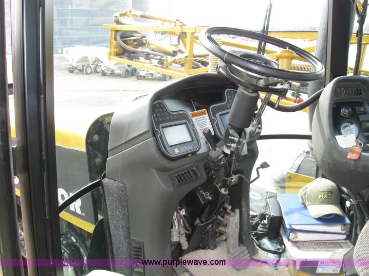 image for item 1951 2004 Ag-Chem RoGator 1264 self-propelled sprayer