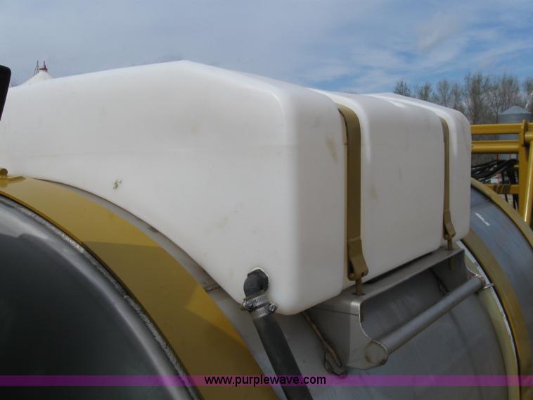 image for item 1951 2004 Ag-Chem RoGator 1264 self-propelled sprayer