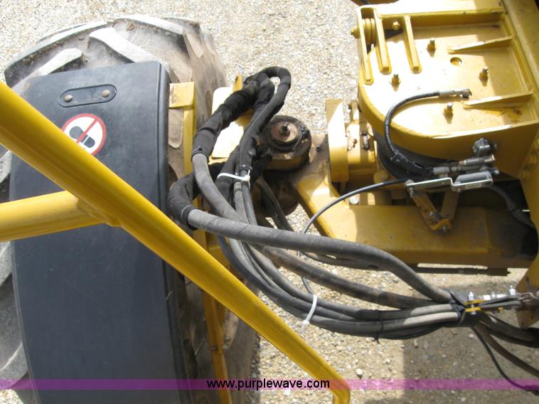 image for item 1951 2004 Ag-Chem RoGator 1264 self-propelled sprayer