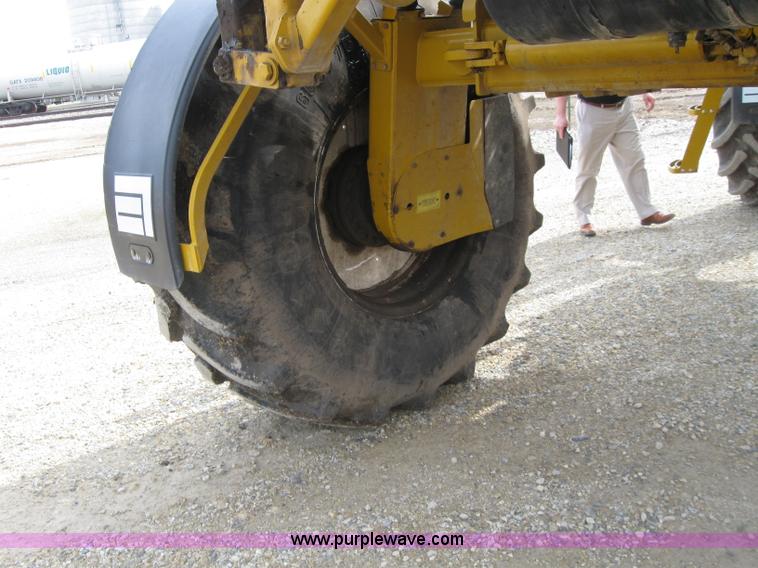 image for item 1951 2004 Ag-Chem RoGator 1264 self-propelled sprayer