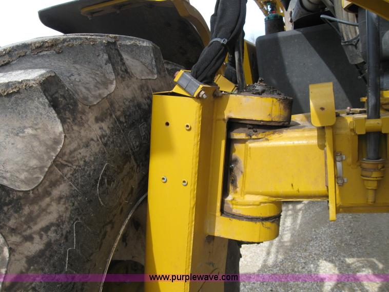 image for item 1951 2004 Ag-Chem RoGator 1264 self-propelled sprayer