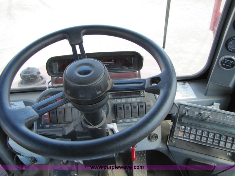 image for item 1952 2004 CIH Patroit SPX-3200 self-propelled sprayer