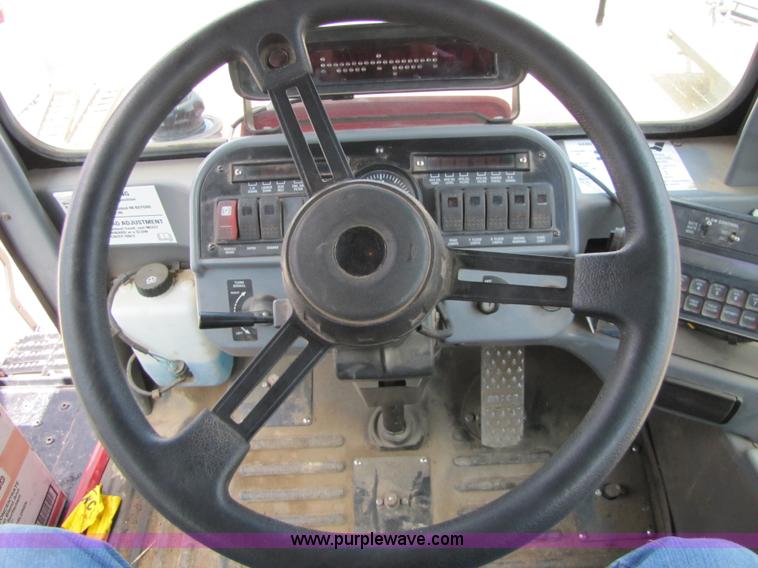 image for item 1952 2004 CIH Patroit SPX-3200 self-propelled sprayer