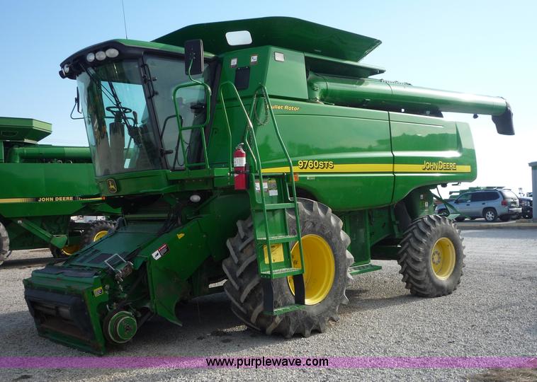 image for item 2950 2007 John Deere 9760 STS combine