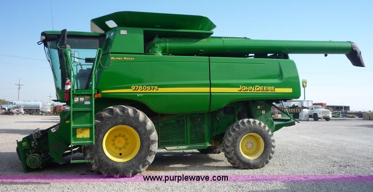 image for item 2950 2007 John Deere 9760 STS combine