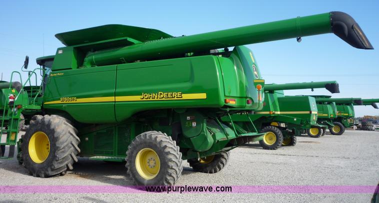 image for item 2950 2007 John Deere 9760 STS combine