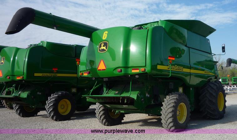 image for item 2950 2007 John Deere 9760 STS combine