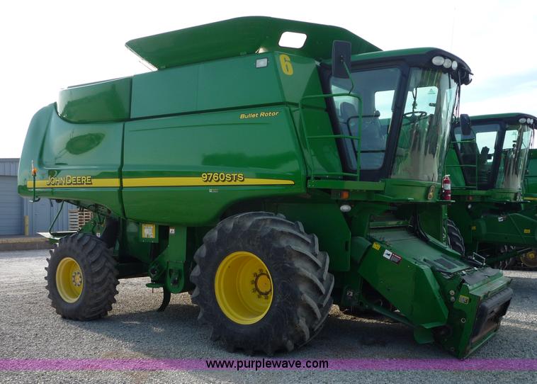 image for item 2950 2007 John Deere 9760 STS combine
