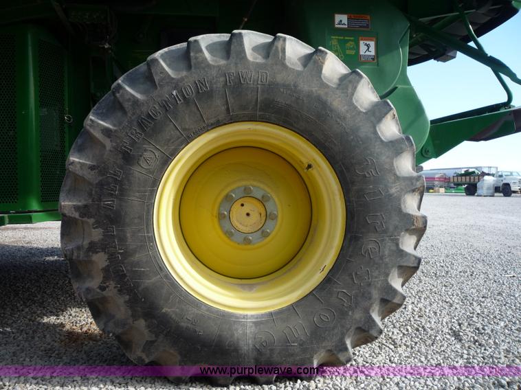 image for item 2950 2007 John Deere 9760 STS combine