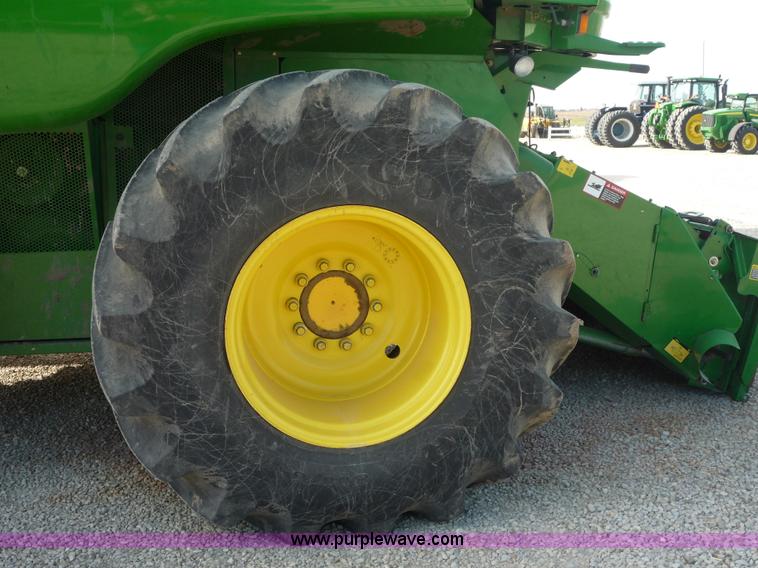 image for item 2950 2007 John Deere 9760 STS combine