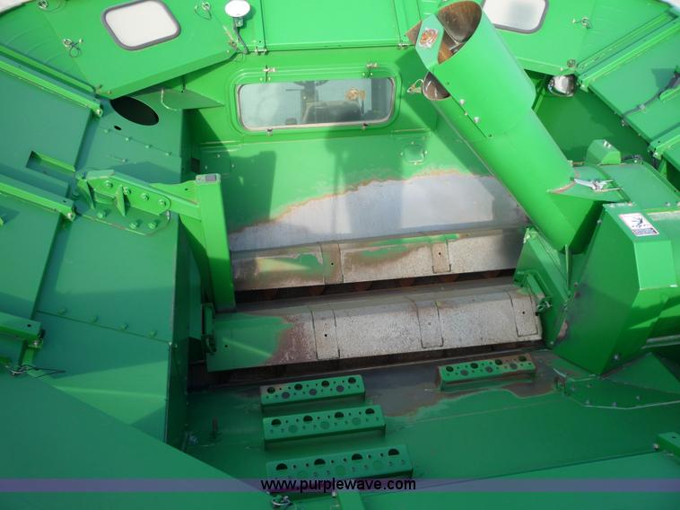 image for item 2950 2007 John Deere 9760 STS combine