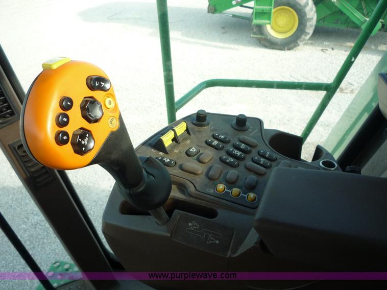 image for item 2950 2007 John Deere 9760 STS combine
