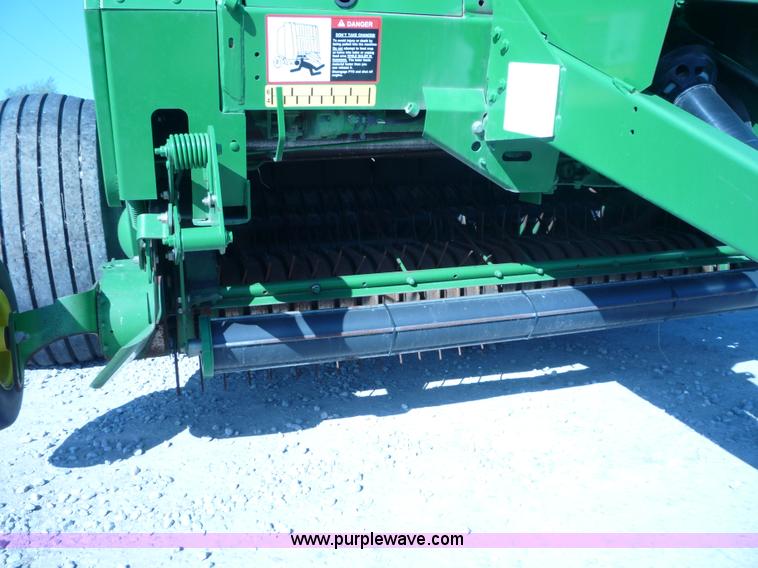 image for item 2952 2007 John Deere 568 round baler