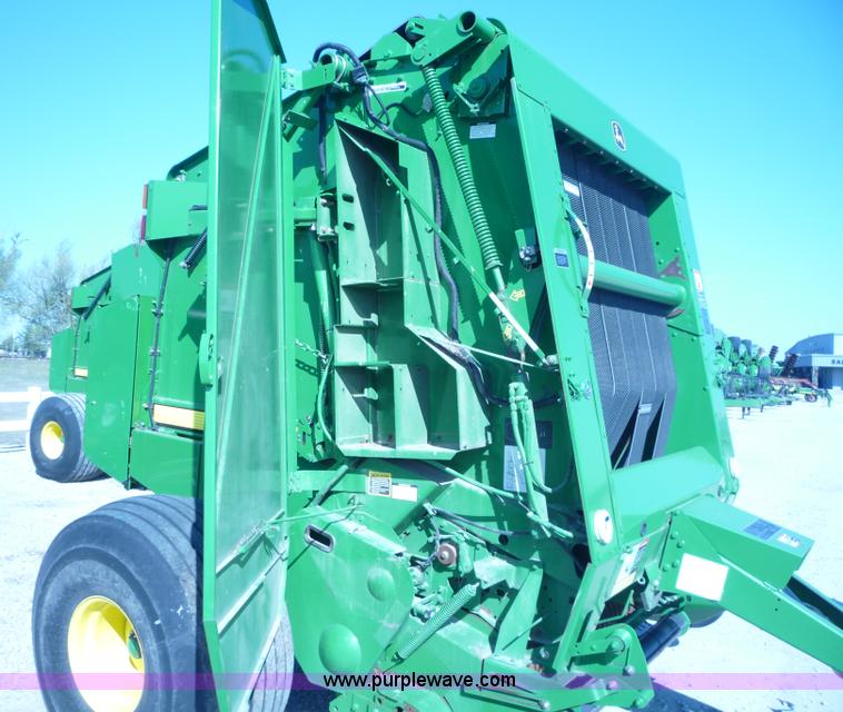 image for item 2952 2007 John Deere 568 round baler