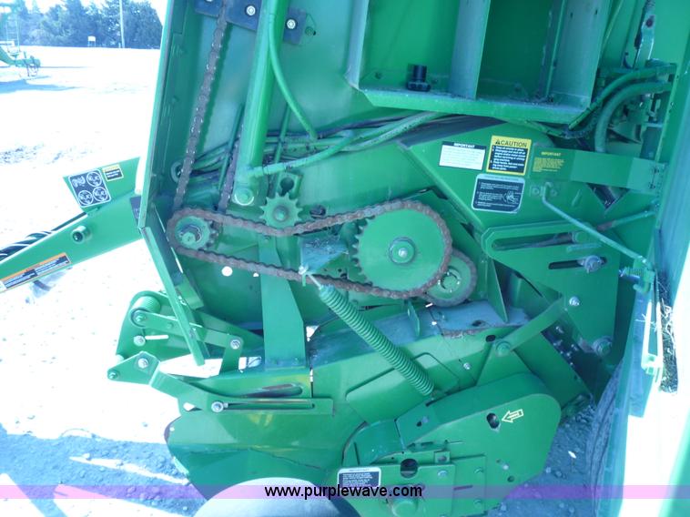 image for item 2952 2007 John Deere 568 round baler