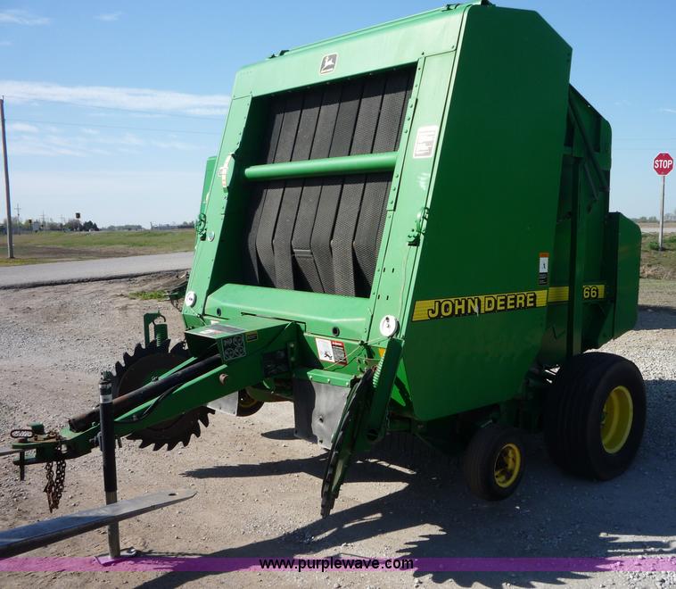 image for item 2953 1998 John Deere 566 round baler