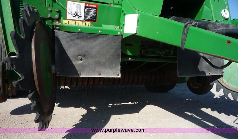 image for item 2953 1998 John Deere 566 round baler