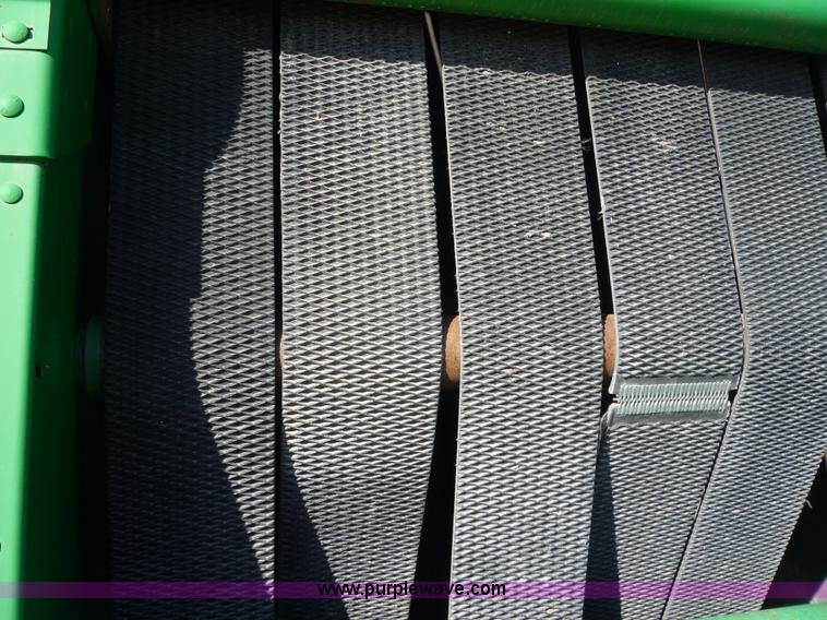 image for item 2953 1998 John Deere 566 round baler