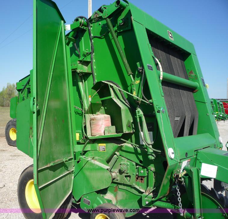 image for item 2953 1998 John Deere 566 round baler