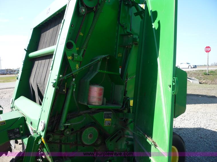 image for item 2953 1998 John Deere 566 round baler