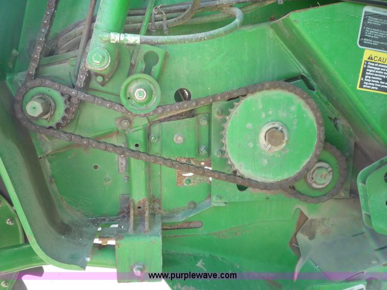 image for item 2953 1998 John Deere 566 round baler