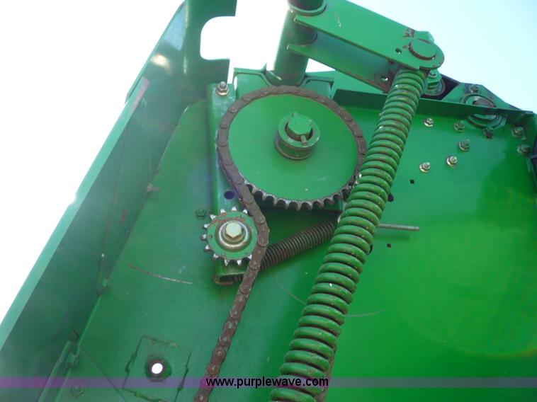 image for item 2953 1998 John Deere 566 round baler