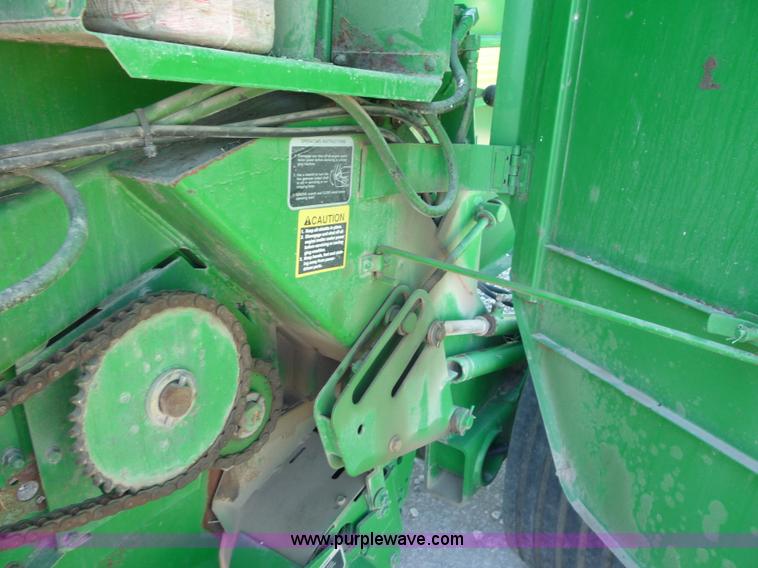 image for item 2953 1998 John Deere 566 round baler
