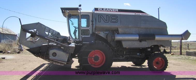image for item 3076 1980 Gleaner N6 combine