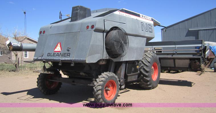 image for item 3076 1980 Gleaner N6 combine